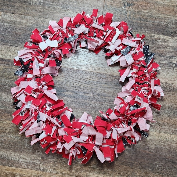 ALABAMA CRIMSON TIDE MATERIAL RAG WREATH - Picture 6 of 6